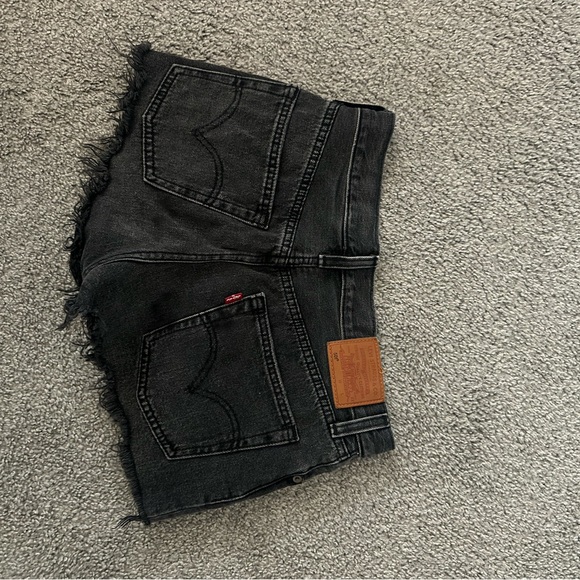 Classic Levi 501 Booty shorts in black! - Picture 3 of 4